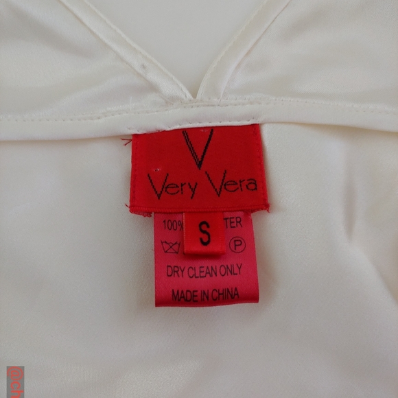 Very Vera V Neck tulle overlayered top - Picture 6 of 6